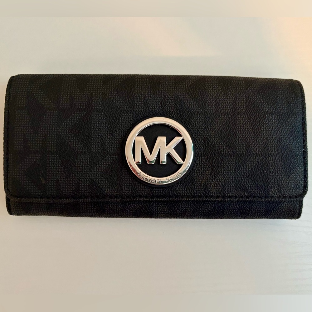 Michael Kors Monogram Fulton Wallet